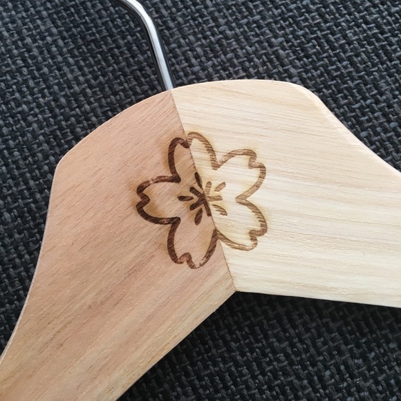 Engraved hangers Sakura flower set of 3 - Picture 2 of 2